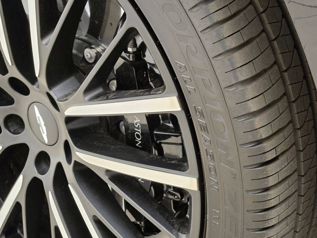 Used 2025 Aston Martin DBX 707 image 14