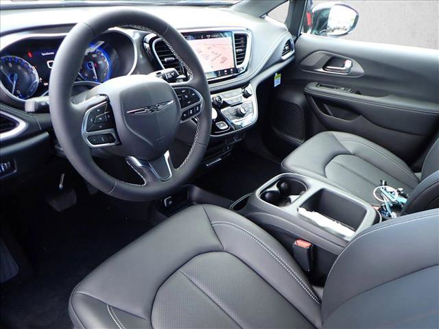 New 2026 Chrysler Pacifica Select AWD/4WD image 13