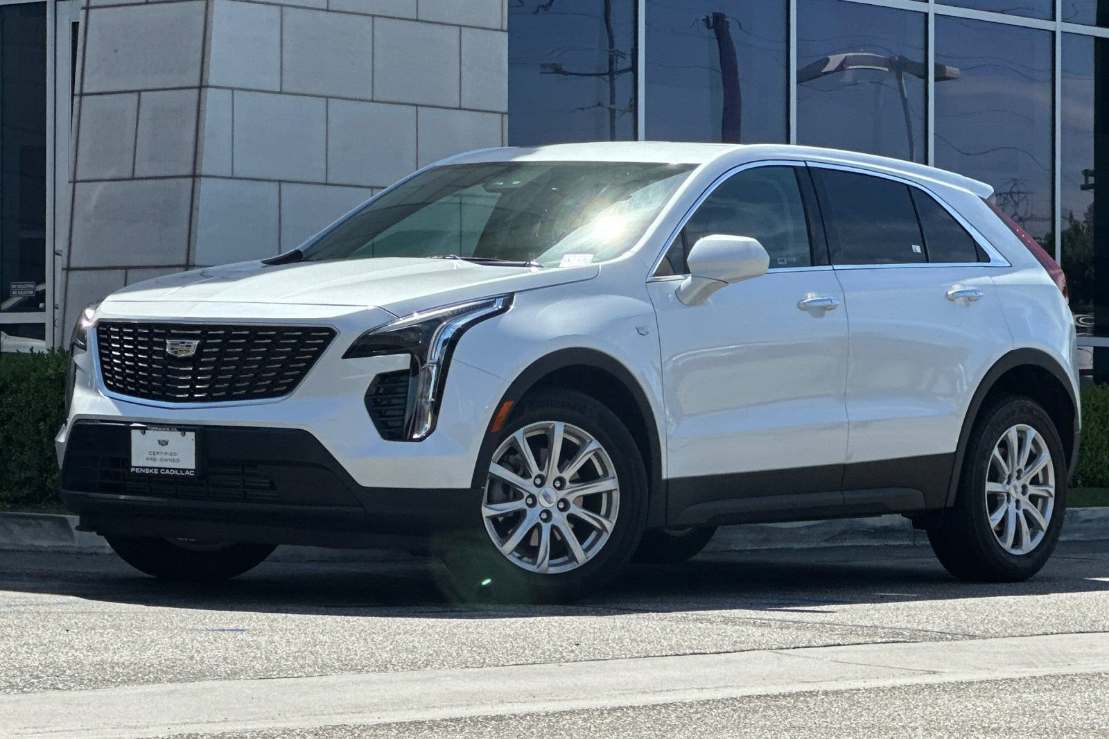 Used 2022 Cadillac XT4 Luxury w/ Cold Weather Package FWD image 8