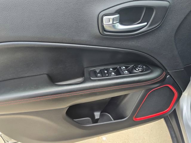 Used 2020 Jeep Compass Trailhawk AWD/4WD image 28