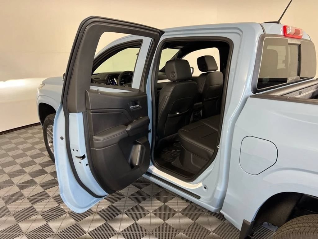 Used 2025 Chevrolet Colorado LT w/ LT Convenience Package AWD/4WD image 31