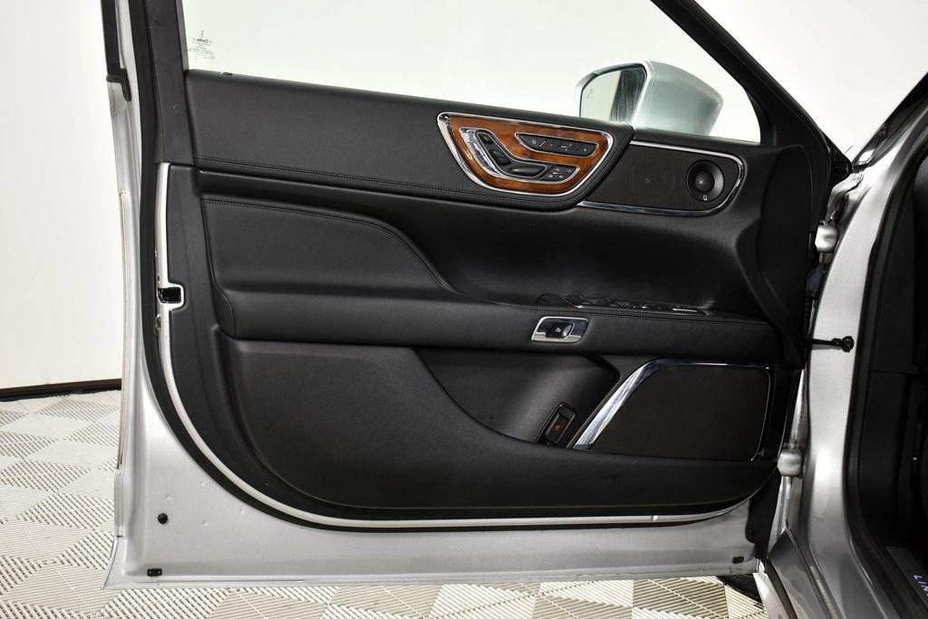 Used 2018 Lincoln Continental Reserve FWD image 19