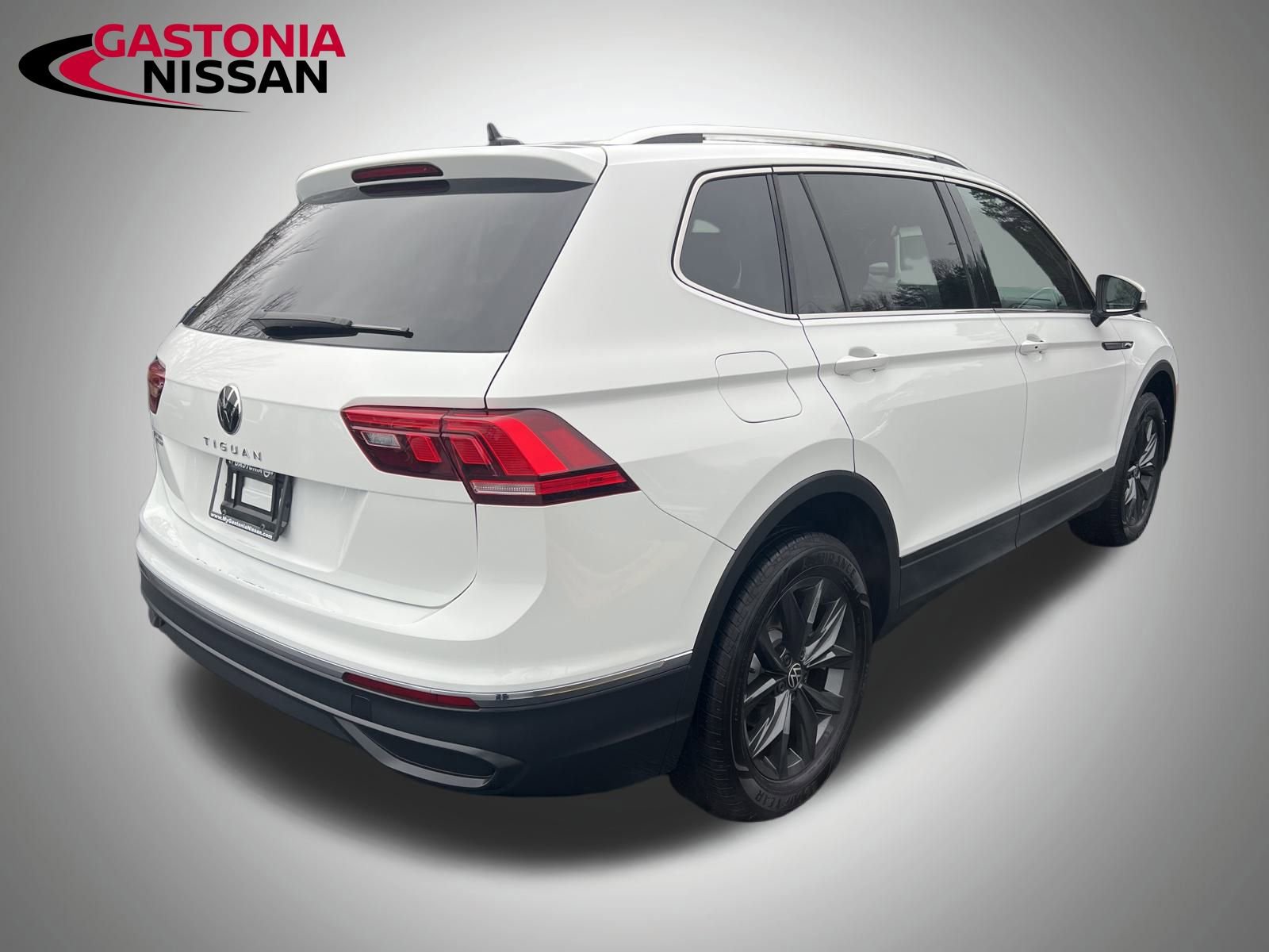 Used 2024 Volkswagen Tiguan SE image 18