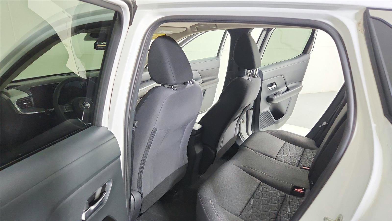 Used 2025 Nissan Kicks SV FWD image 15