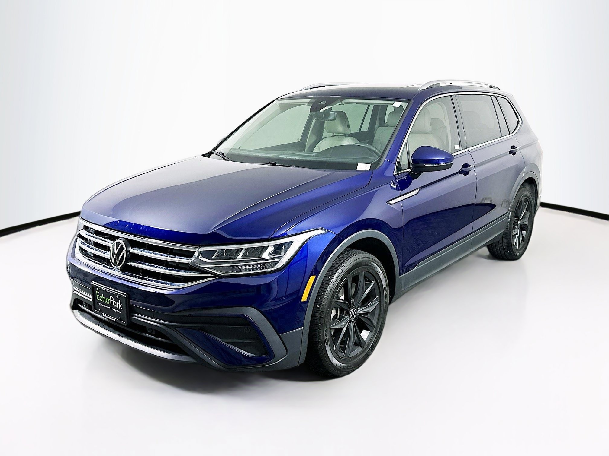 Used 2024 Volkswagen Tiguan SE FWD image 3