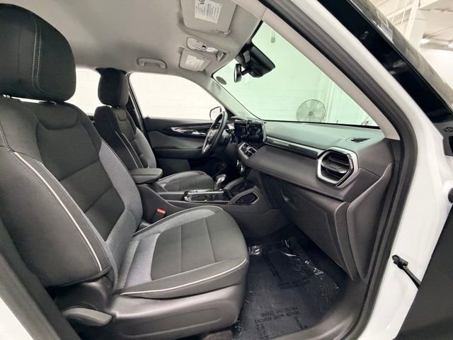 Certified 2025 Chevrolet TrailBlazer LT w/ Convenience Package FWD image 30