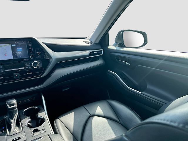 Used 2022 Toyota Highlander XLE image 24