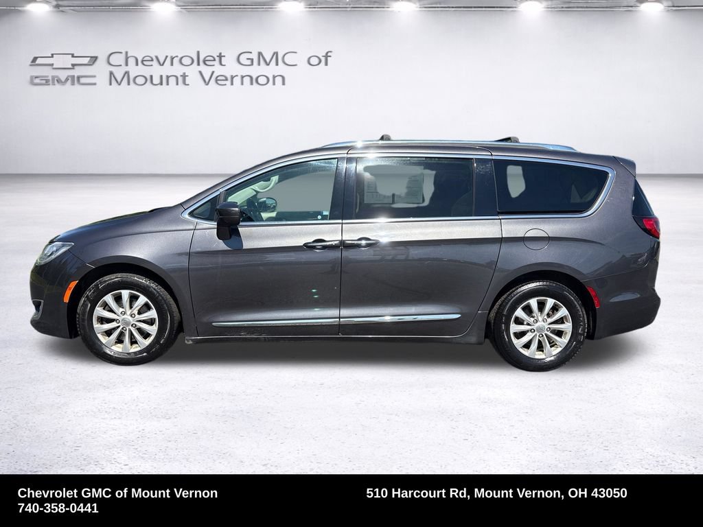 Used 2018 Chrysler Pacifica Touring-L Plus FWD image 2