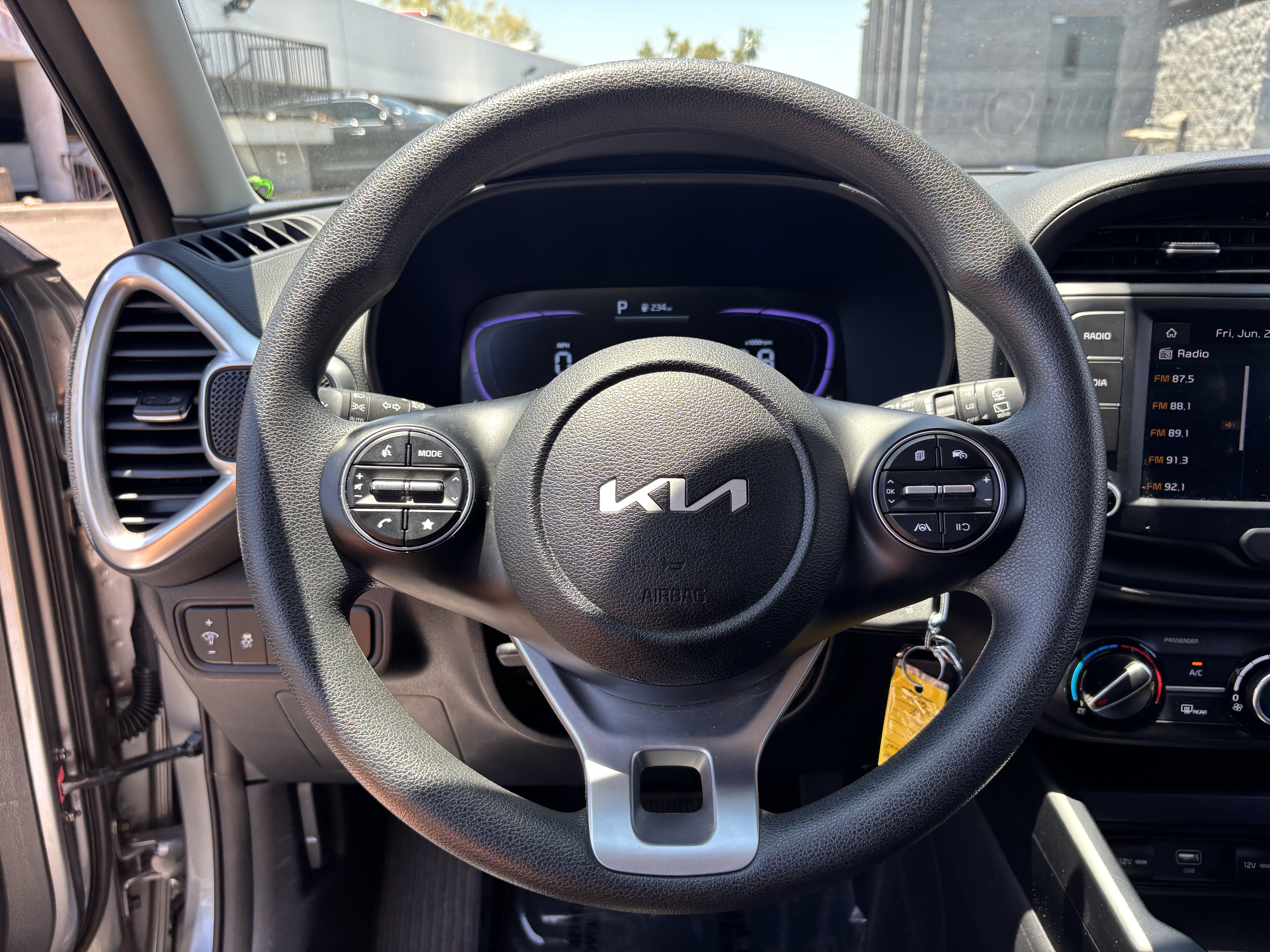 Certified 2025 Kia Soul LX w/ LX Technology Package FWD image 24