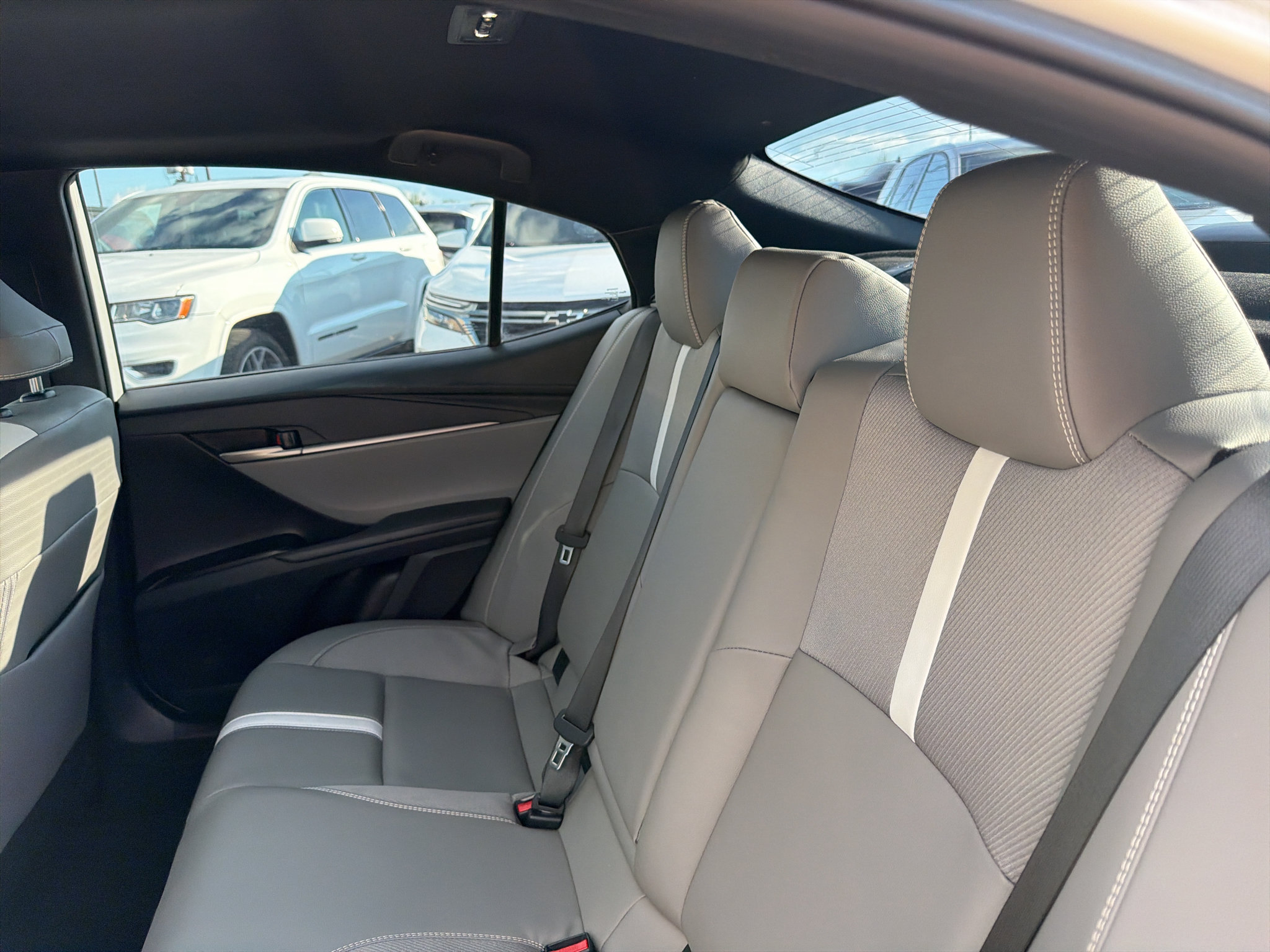 Used 2025 Toyota Camry SE w/ Convenience Package FWD image 26