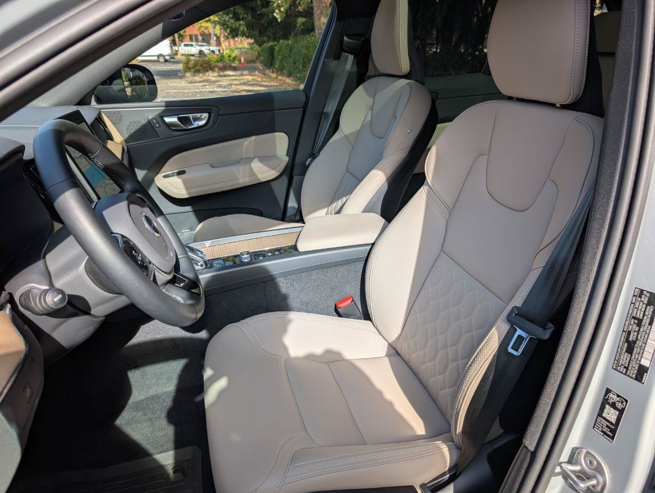 Used 2026 Volvo XC60 B5 Plus AWD/4WD image 10