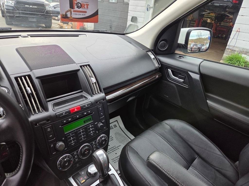 Used 2011 Land Rover LR2 HSE AWD/4WD image 19