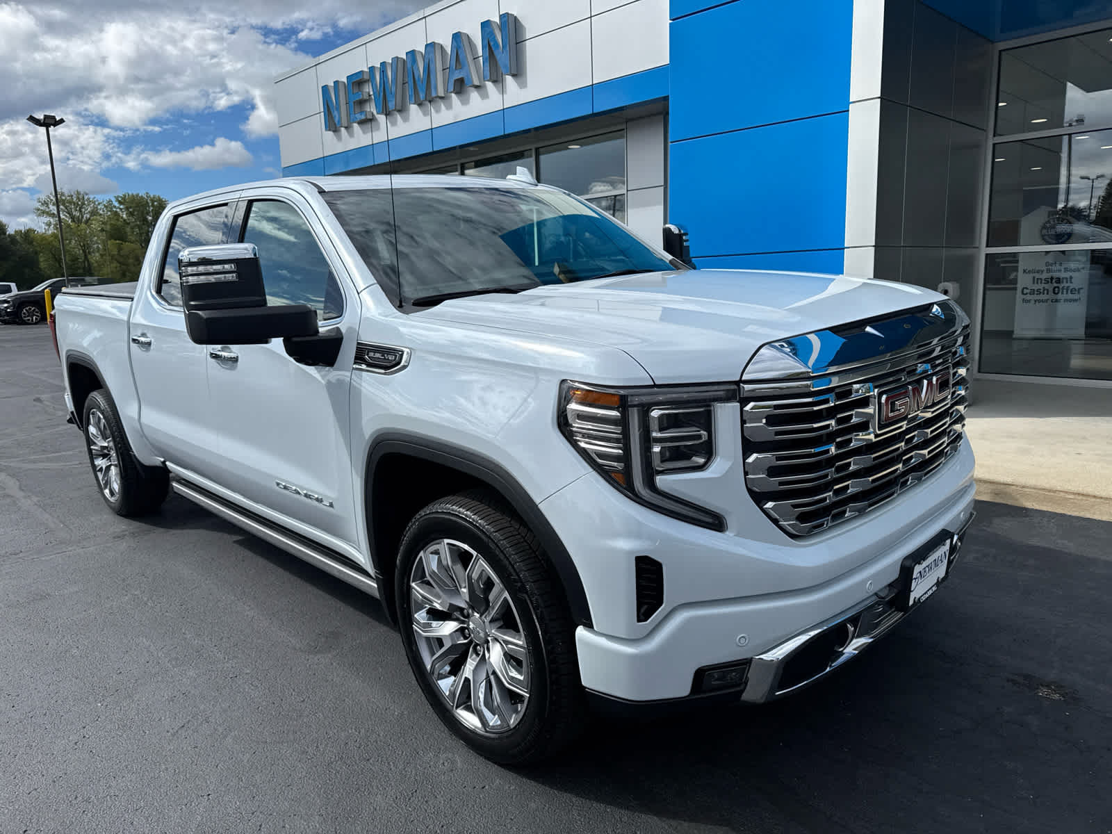 Used 2026 GMC Sierra 1500 Denali w/ Denali Reserve Package AWD/4WD image 1