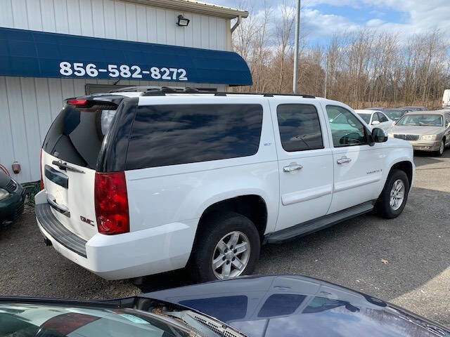 Used 2007 GMC Yukon XL SLT w/ SLT Preferred Equipment Group image 11