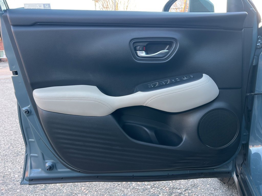 Used 2023 Honda HR-V LX image 11