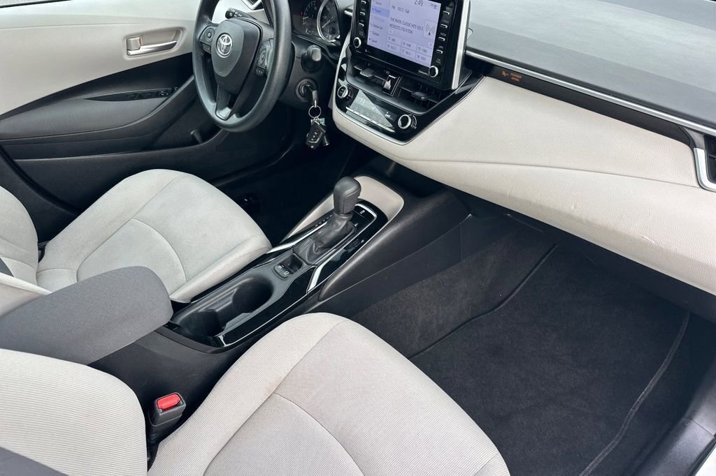 Used 2021 Toyota Corolla LE image 12