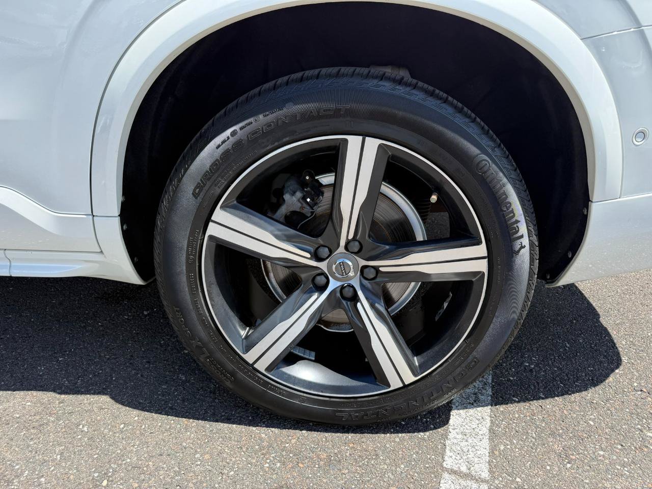 Used 2016 Volvo XC90 T6 R-Design w/ Protection Package Plus AWD/4WD image 7