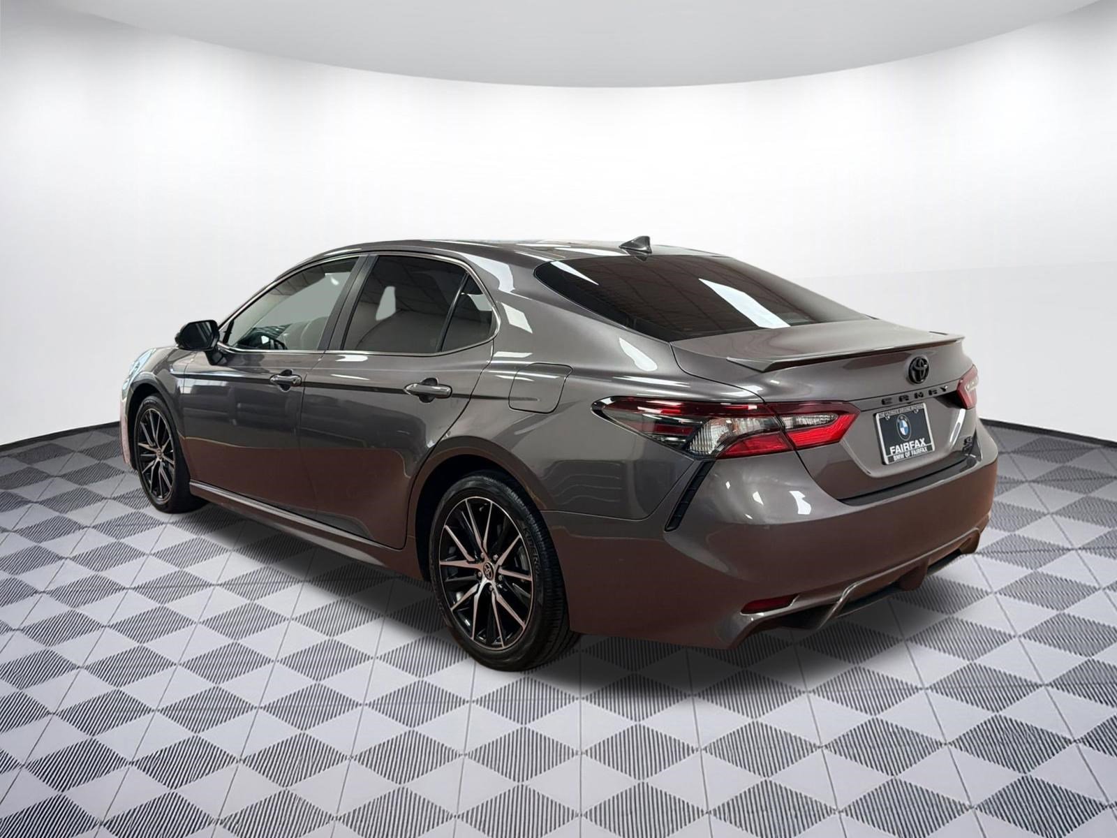 Used 2024 Toyota Camry SE AWD/4WD image 3