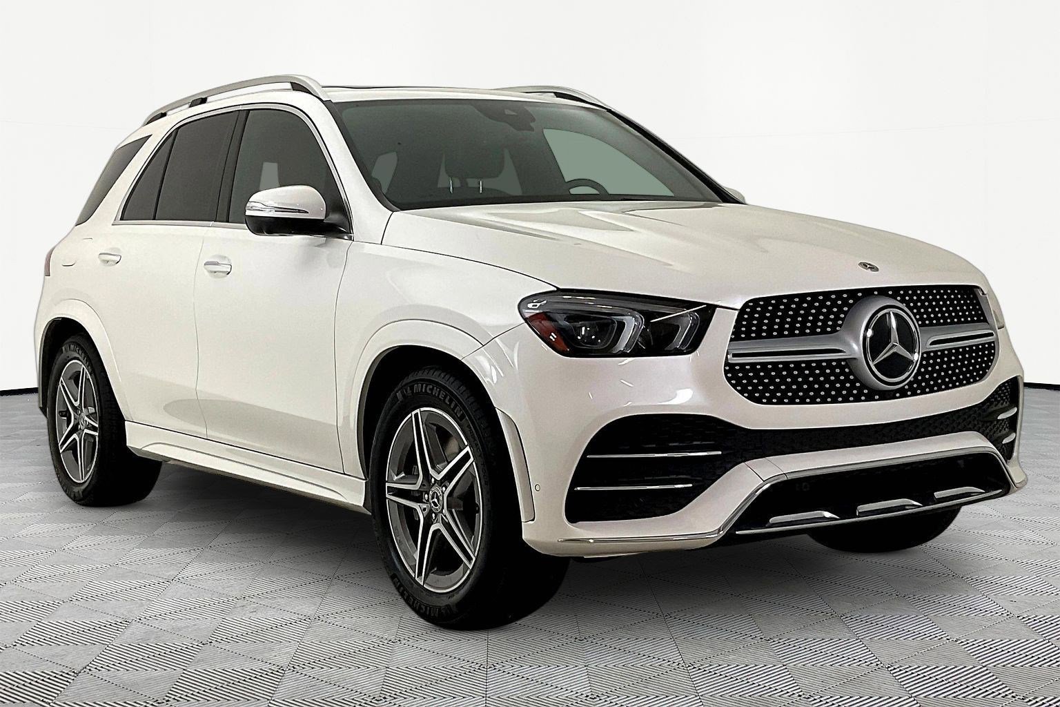 Certified 2022 Mercedes-Benz GLE 450 4MATIC w/ Revised AMG Line Exterior image 3