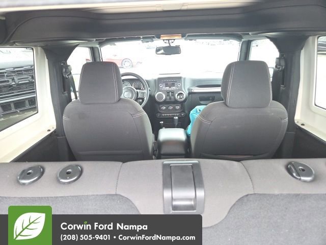 Used 2017 Jeep Wrangler Sahara w/ Connectivity Group image 9