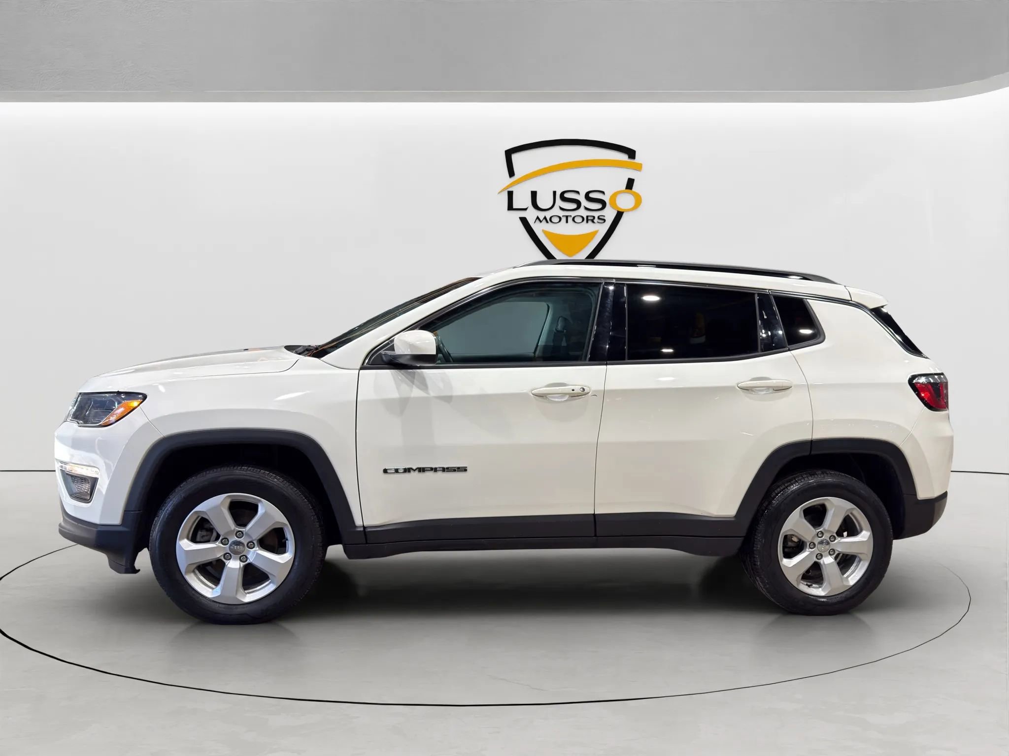 Used 2019 Jeep Compass Latitude image 2