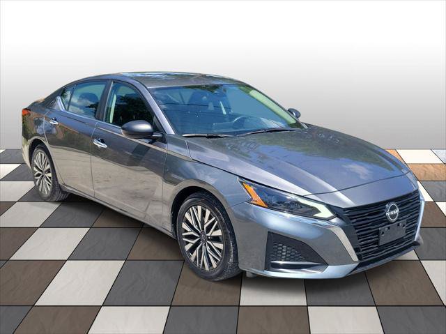 Used 2024 Nissan Altima 2.5 SV FWD image 3