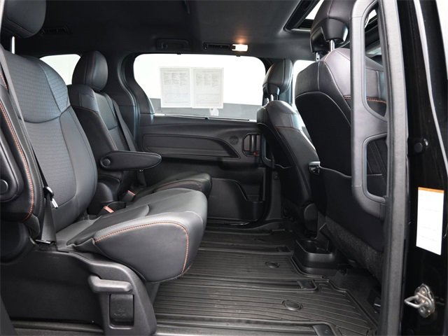 Used 2022 Toyota Sienna XSE image 37