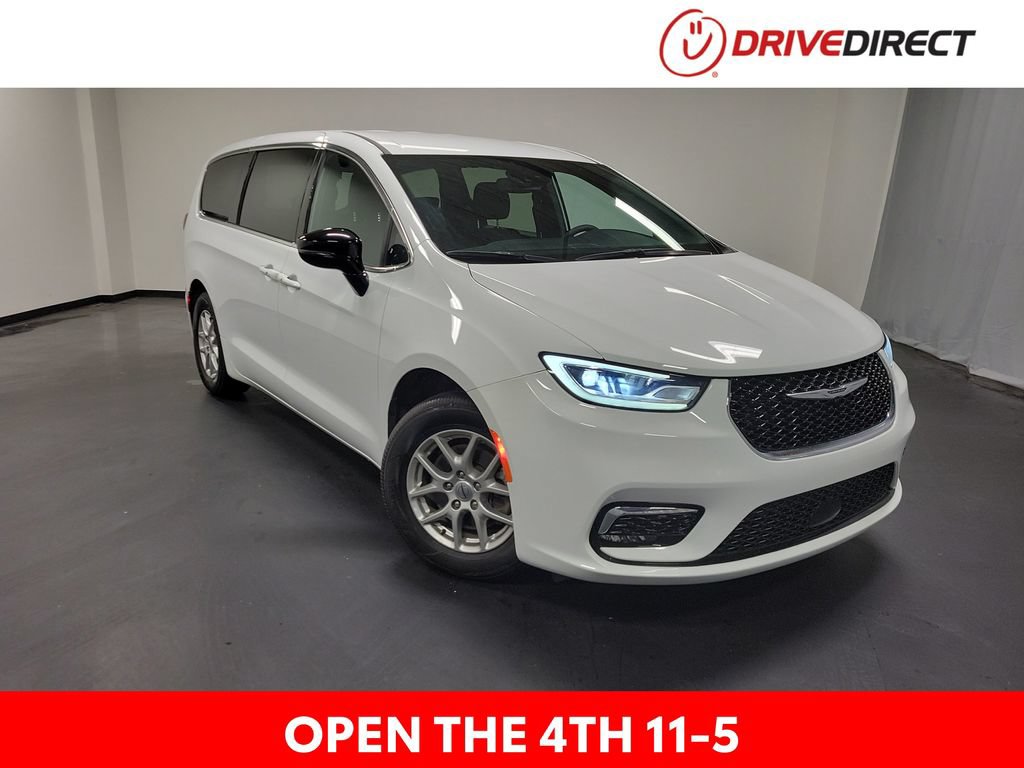 Used 2024 Chrysler Pacifica Touring
