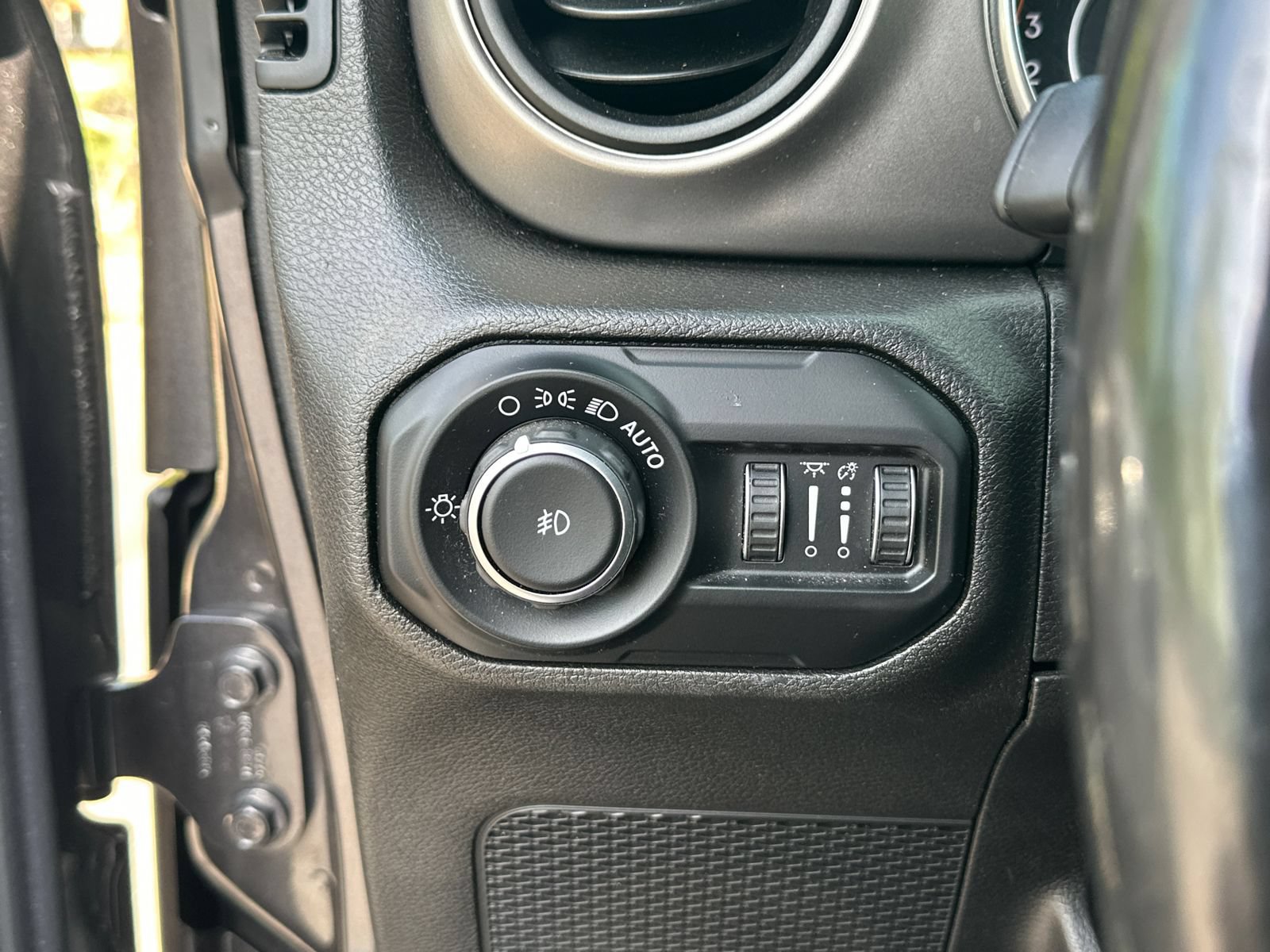 Used 2019 Jeep Wrangler Unlimited Sport S AWD/4WD image 26