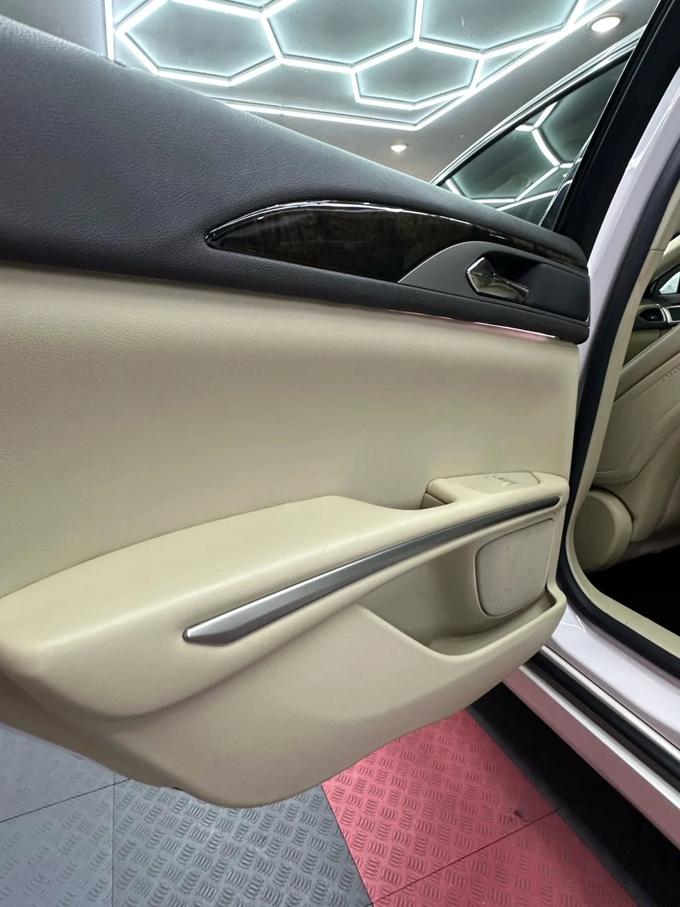 Used 2014 Lincoln MKZ w/ Equipment Group 101A Select image 20