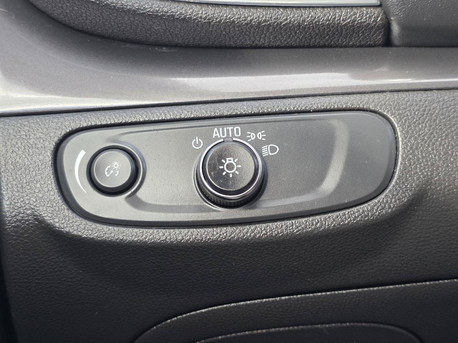 Used 2020 Buick Encore Preferred FWD image 11