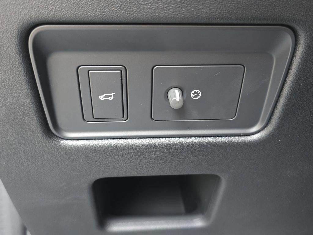 New 2026 Land Rover Discovery Dynamic SE image 28