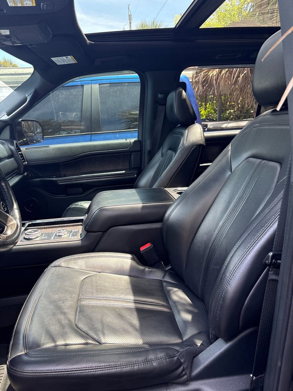 Used 2021 Ford Expedition Limited AWD/4WD image 3