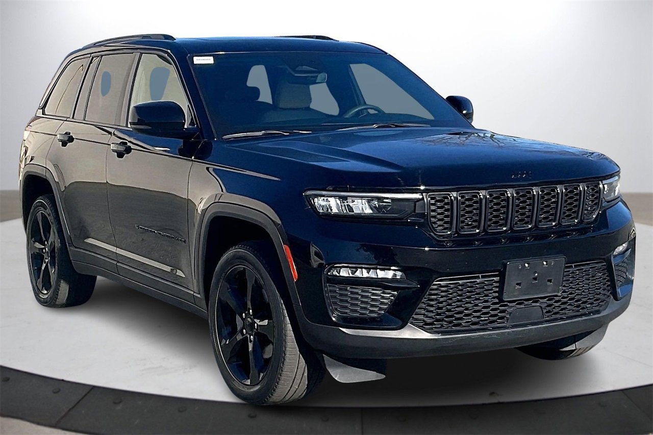 Used 2023 Jeep Grand Cherokee Limited w/ Black Appearance Package image 2