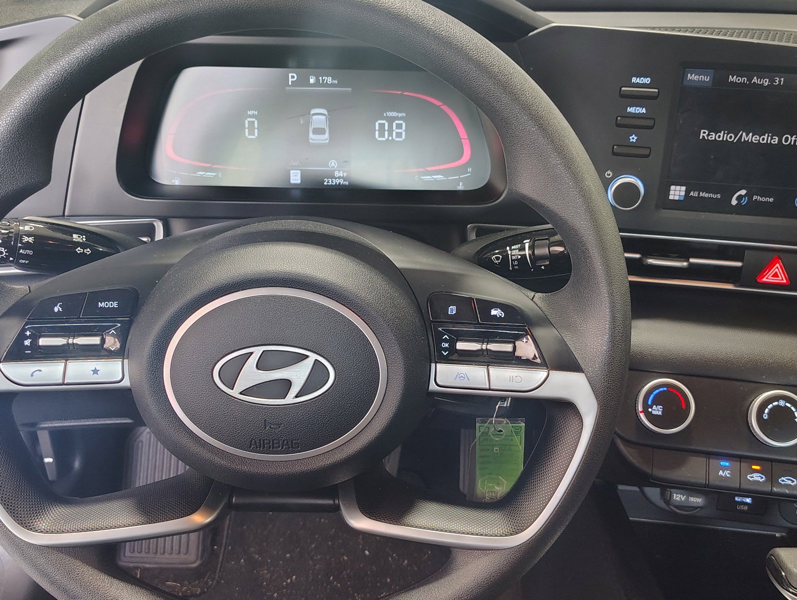 Certified 2025 Hyundai Elantra SE FWD image 11