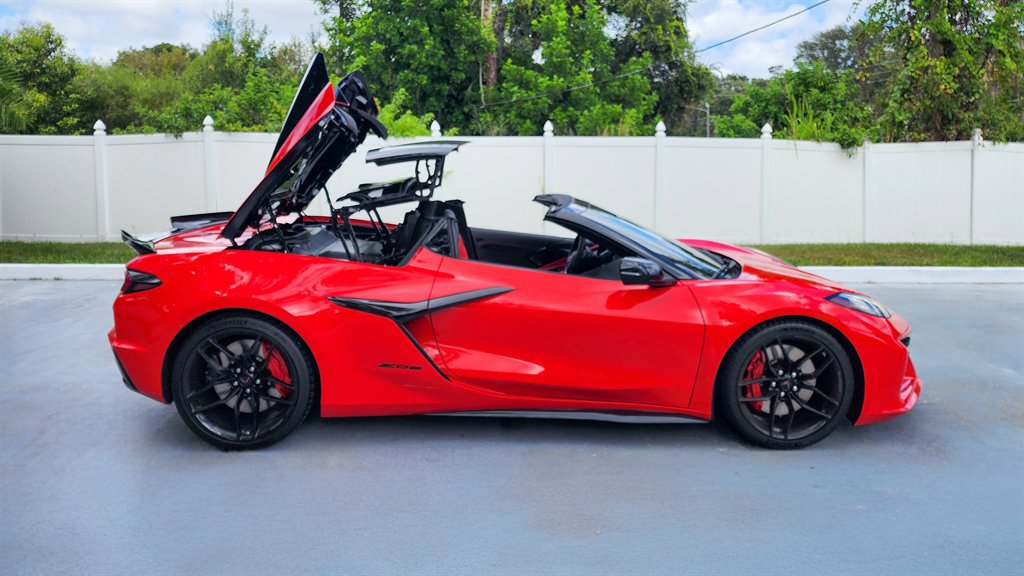 Used 2025 Chevrolet Corvette Z06 w/ Stealth Interior Trim Package image 10