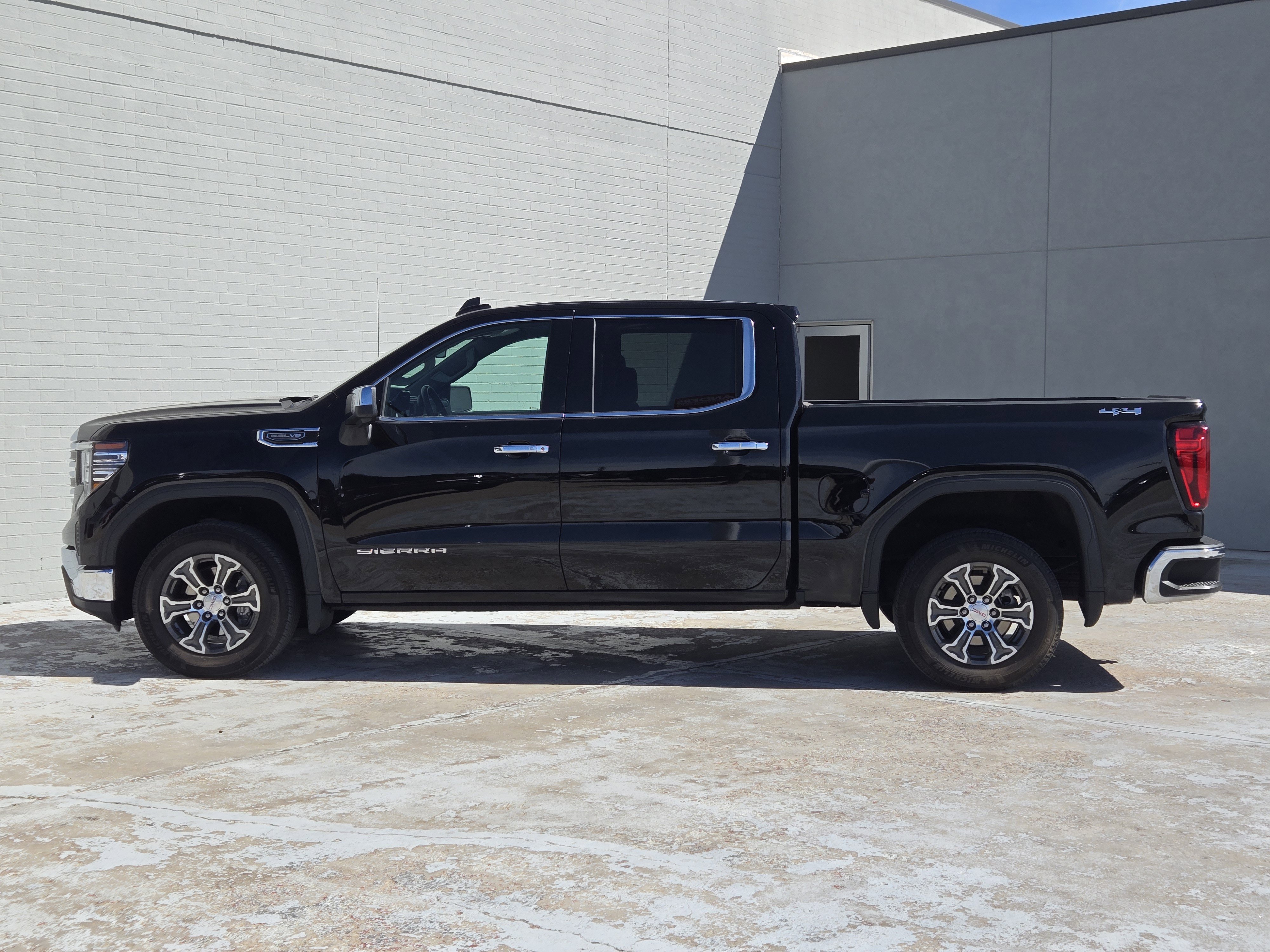Used 2024 GMC Sierra 1500 SLT image 5