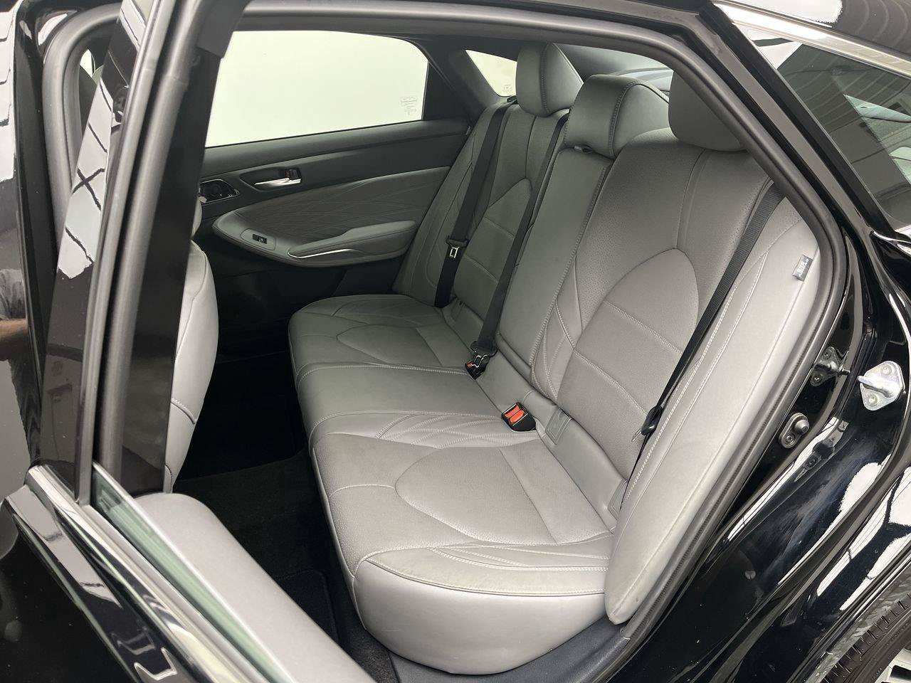 Used 2021 Toyota Avalon Limited w/ Advanced Safety Package FWD image 12