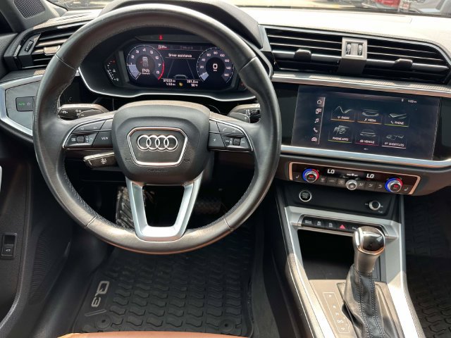 Used 2021 Audi Q3 2.0T Premium w/ Convenience Package AWD/4WD image 3