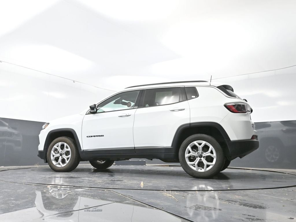 Used 2025 Jeep Compass Latitude AWD/4WD image 29