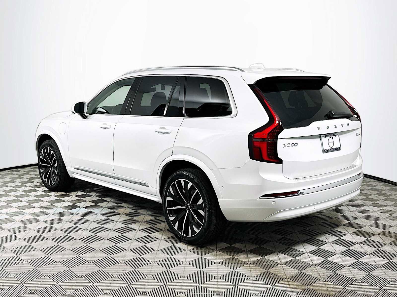 New 2025 Volvo XC90 T8 Plus w/ Protection Package Premier image 5