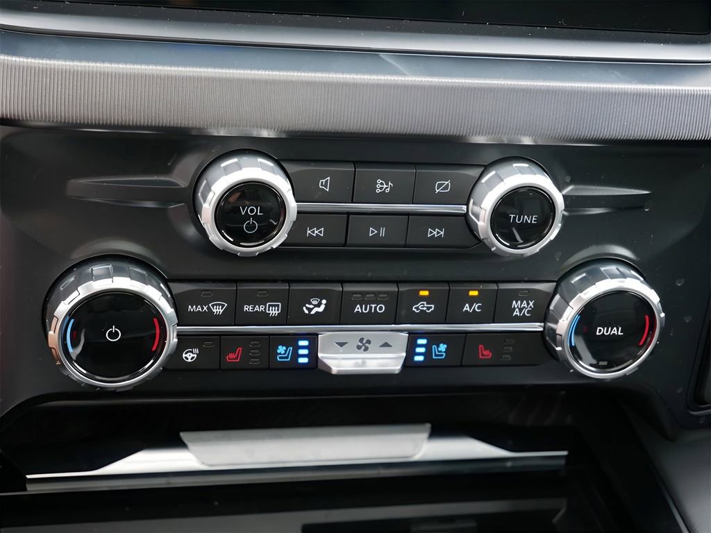 Used 2024 Ford F350 Platinum image 25