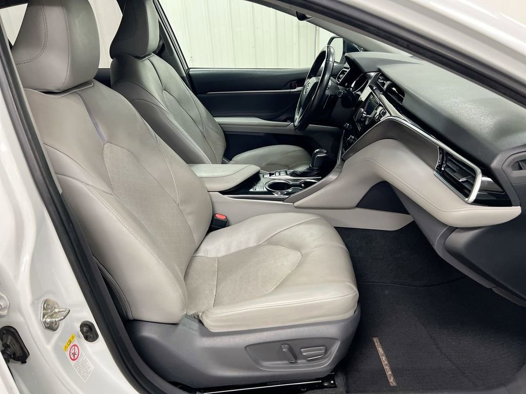 Used 2018 Toyota Camry XSE FWD image 21