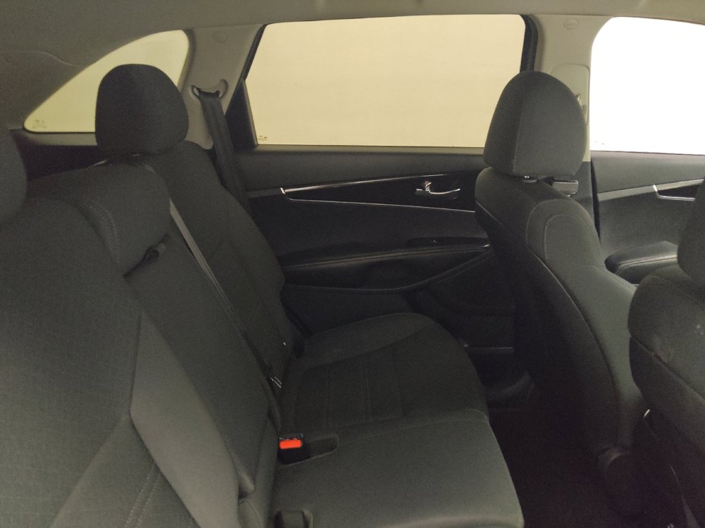 Used 2020 Kia Sorento L FWD image 19