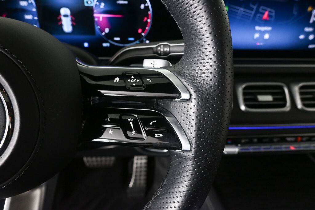 Used 2025 Mercedes-Benz GLS 580 4MATIC image 11