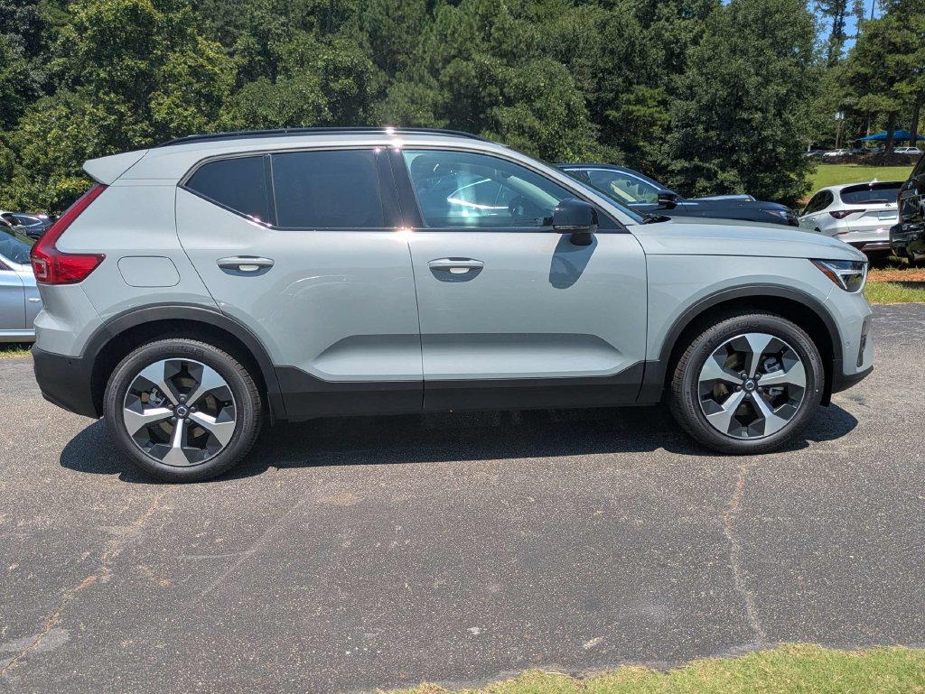 New 2026 Volvo XC40 B5 Plus w/ Protection Package Premier AWD/4WD image 7