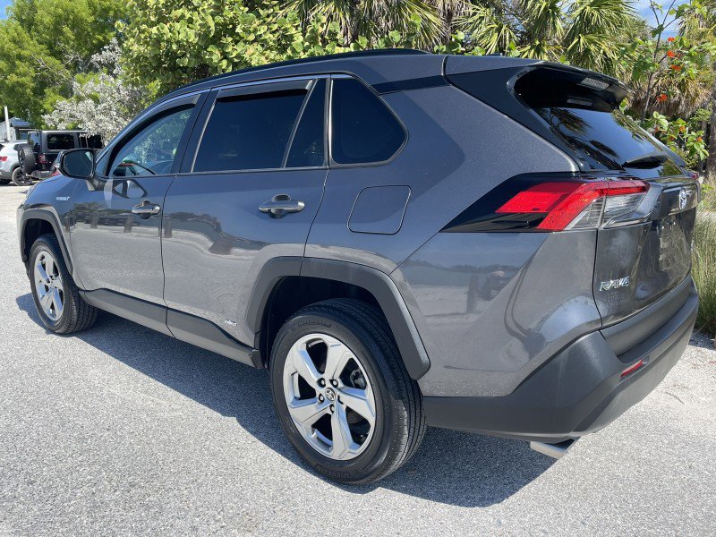 Used 2021 Toyota RAV4 XLE Premium AWD/4WD image 5