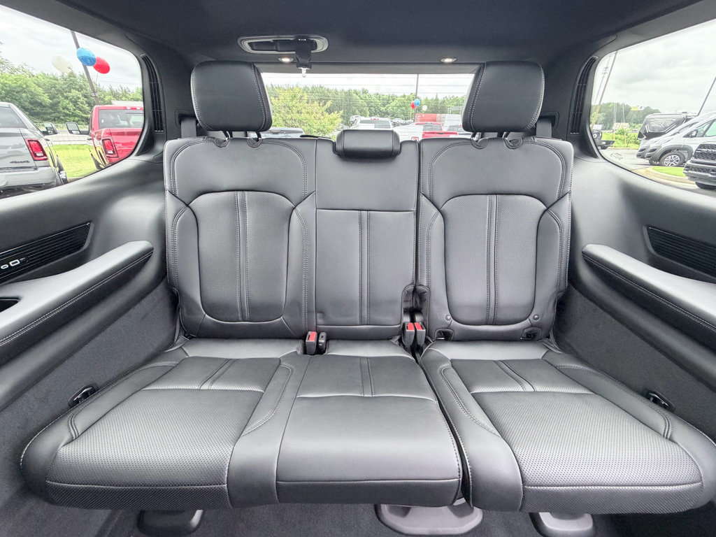 New 2026 Jeep Grand Wagoneer Summit AWD/4WD image 32