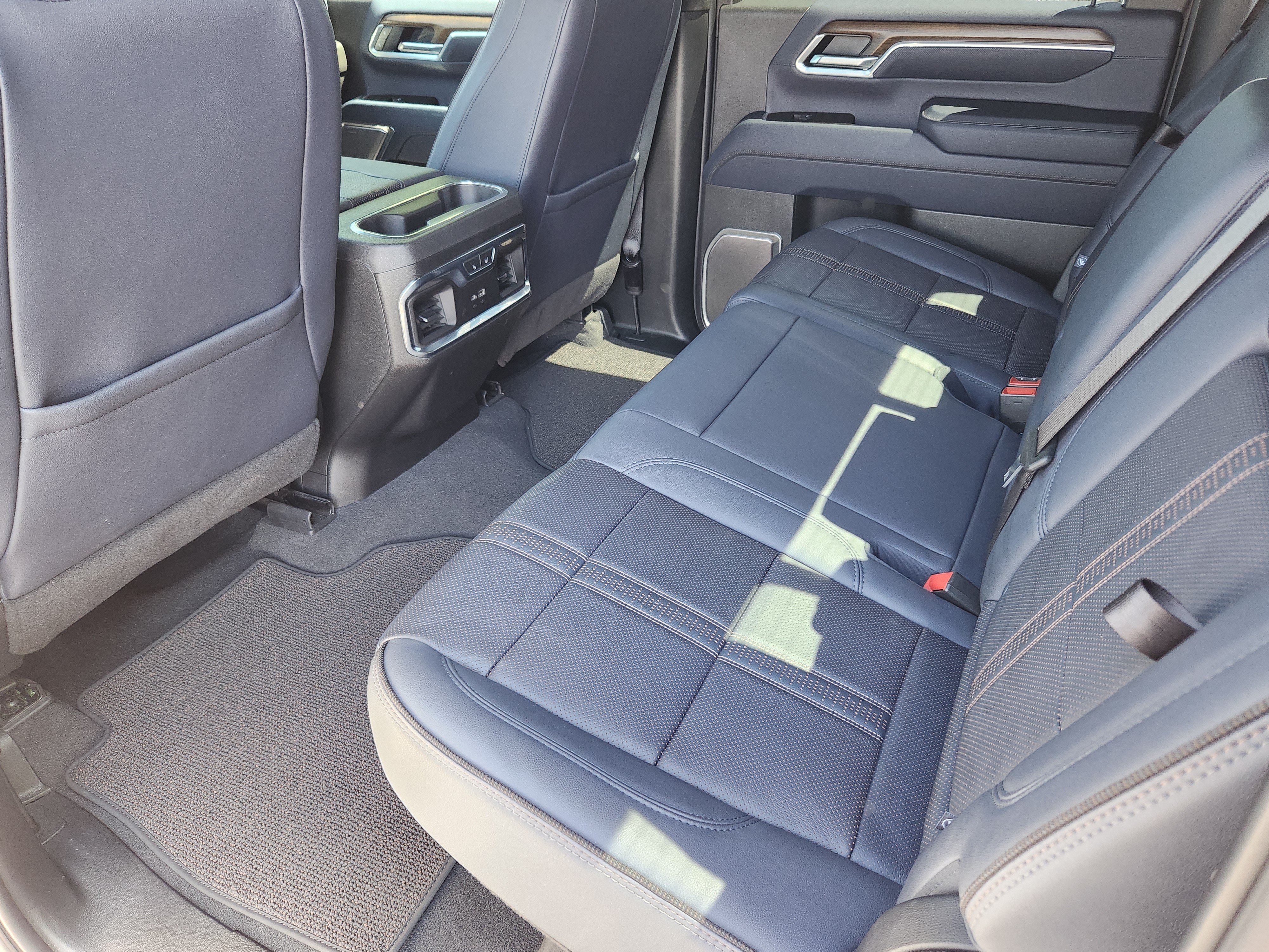 Used 2025 Chevrolet Silverado 3500 High Country w/ High Country Premium Package AWD/4WD image 15