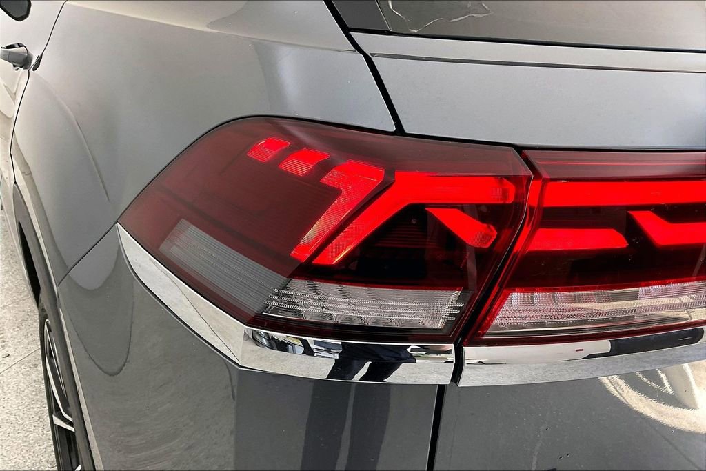 Used 2024 Volkswagen Atlas Cross Sport SEL Premium R-Line image 41